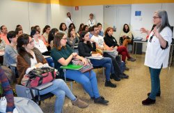 Els futurs metges i infermeres residents a la jornada de portes obertes